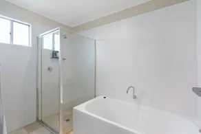 The Point Beach House Middleton - No Linen Included - Image 5