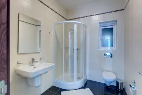 Seaview 3BR Apart inc Pool, Fort Cambridge Sliema - Image 2