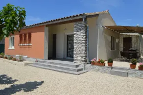 detached house with heated pool in South Luberon village - Image 4