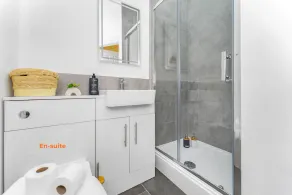 Cheerful Stays: Jamson Pl 3BR Apartment in Leith - Image 3