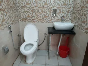 L'intero appartamento moderno vicino alla metropolitana Vaishali - Image 3