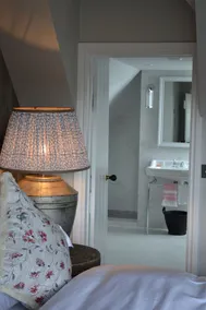 A luxurious city escape 70 miles from London - Image 4
