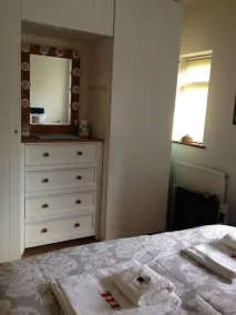 Rookery Nook, spacious & pet friendly - wifi, gardens, parking, sleeps 3 - Image 5