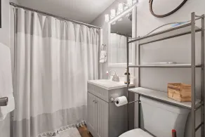Cheerful 4 bedroom home  one level with hot tub and park like feel - Image 4
