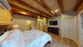 Grand Peaks Lodge, Ultimate Log Luxury, Stunning Views, Hot Tub & Sauna, EV Charger, 3D Tour - Image 5