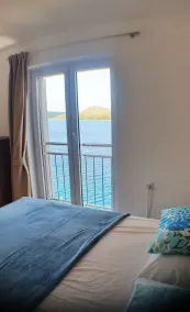 Villa Andrea , Haushälfte direkt am Meer, hauseigener Strand, Bootsanlegestelle - Image 4