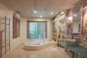 Landmark Luxury house - Image 3