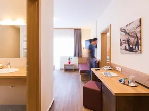 Familiensuite mit 2 Getr. Schlafräumen, Bad - Panoramahotel Gürtl - Image 4