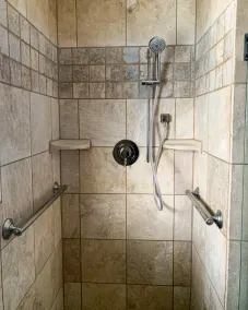 Riverwalk Retreat: Spacious, Hot tub, near Autzen - Image 5