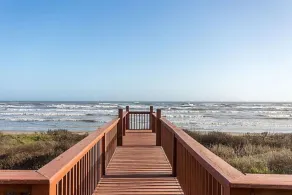 Beachfront Retreat with Panoramic Ocean Views - Image 4