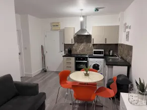 Fantastic 1-Bedroom Flat - Image 5