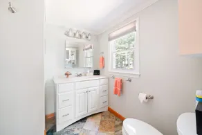 Beautiful property with Mountain View & privacy. Near trails, eateries & more! - Image 4