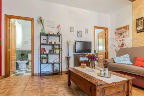 Rural house with pool, garden and BBQ - Image 2