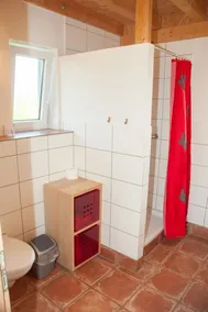 Lovely vacation home in beautiful natural surroundings with a large garden. - Image 2