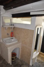 Renovated old stonemaid mountain house jet just 20 min from the beach - Image 4