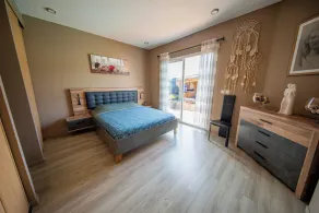 Beautiful house with large garden for 8 people with heated swimming pool - Image 2