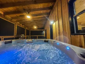 POPULAR - Peaceful Bear CABIN - 3BR 2BTH - BIG Hot Tub - Quiet - Image 2