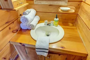 Rustic Retreat | Hike, Explore Charming Towns & Unwind - Image 3