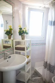 Villa i frontlinjen med have, grill, ideelle familier .. - Image 4