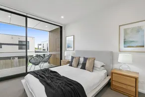Across the road from Main Beach Anglesea- luxury new townhouse, steps to cafes - Image 5