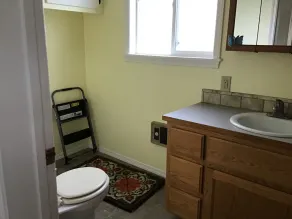 Propre et mignon, 1 lit, 1 salle de bain, petite ville en face du parc de la ville. - Image 2