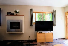 Wine Country Studio in Central Petaluma. View. Pool. Long term rates. No fees - Image 2