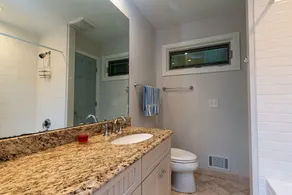 Beach View Cottage - On the Lake - Image 2