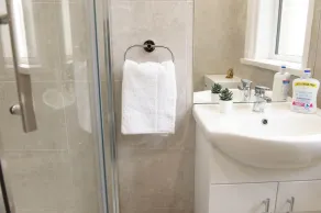 HIGHCLIFFE PEBBLE SUITE - 1 BED APT - BEACH FRONT CLEVELEYS - Image 4