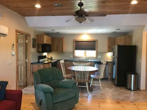 Ashmere Lakefront  Apartment - Image 5