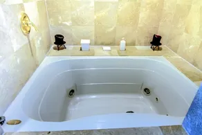 Penthouse en bord de mer avec piscine partagée, salle de gym, bars, acc��s à la plage! - Image 2