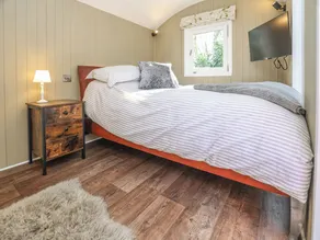 Sybs Farm Shepherds Hut - Image 3