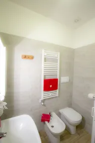 VILLA COM PISCINA, 12 CAMAS PARA PERMITIR OS MAGNÍFICOS FERIADOS - Image 3