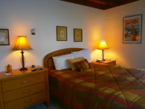 Spacieux 2 BR 2BA Sun Valley Condo, nouveaux matelas theraputic pour aider u dormir. - Image 3