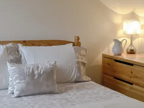 2 bedroom accommodation in Cromford - Image 3