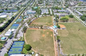 Tropical Oasis with Modern Kitchen & Private Backyard- 15 Min to Beach/Downtown - Image 5