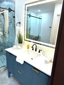 8 acres of fun & relaxation in a beautiful Rock Cottage with a pool and hot tub - Image 3
