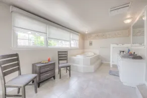 Downtown Estate. Hem, pool, stort badkar, pensionat, husbilparkering - Image 2