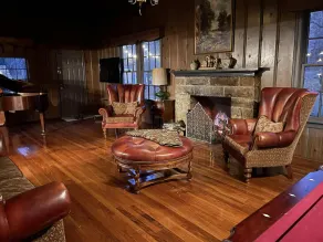 Step back into time with this 1850's historic house - Image 3
