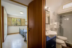 Ferienwohnung „Bilocale Rosa“ mit Meerblick, privater Terrasse und Klimaanlage - Image 2