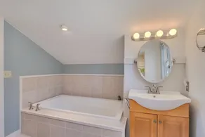 Awesome Location! Right on the Chatham \"Loop\", Perfect for Long Walks! - Image 3