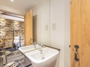 2 bedroom accommodation in Balerno, near Edinburgh - Image 2