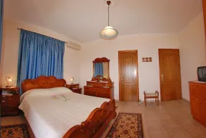 Private Villa with superb seaview, swimming pool, garden, parking, pet friendly - Image 2