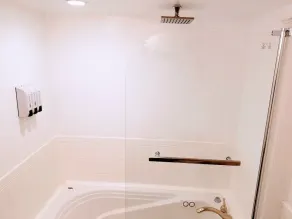 Cottage Suite Whirlpool Tub - Image 5