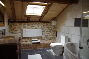 Apartment in Dependance of a hunting lodge from the 14th century - Image 2