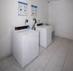 \nMiami CONDO Family-Friendly Beach Condo w/ Full Kitchen, Aventura Mall - Image 4