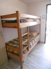 flat 4 people 2 stars - Image 3