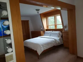 Awesome Lake House with Natural Beach, Huge Dock, and Sunset Views. Sleeps 9 - Image 3