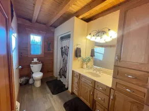 Log Cabin style lake house on Sea Lion Lake - Image 2