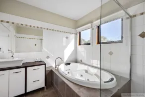 DANA DELIGHTS! SUPERB COASTAL SPA & MODERN BEACH HOUSE, BLAIRGOWRIE - Image 3