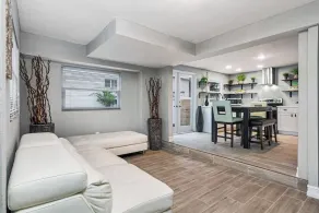 Modern House in Clearwater with Swimming Pool - Image 3